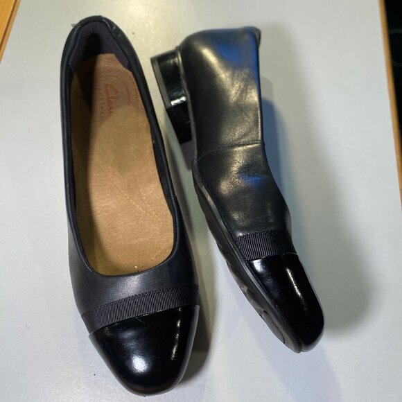 Clarks - Size 8M - Juliet Monte slip on, black caps - Picture 2 of 11